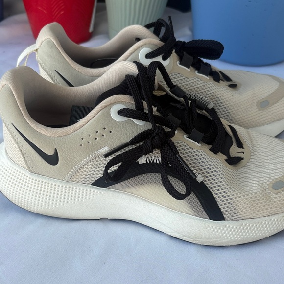 Nike Cream & Black Mesh Running Shoes - Picture 5 of 9